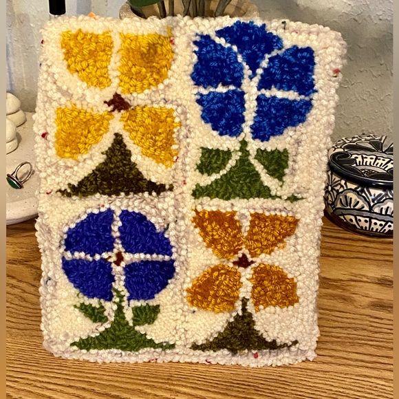 The Flores wall hanging - Picture 2 of 2